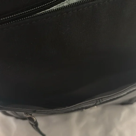 The Sak Black Ventura Convertible distressed leather backpack crossbody NWOT - Picture 5 of 16